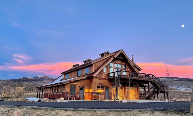 Crested Butte Apartment | Quiet Apartment l 5 min to downtown CB l Breathtaking Views
