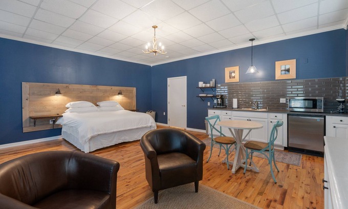 Brownsville House | Quiet Apartment