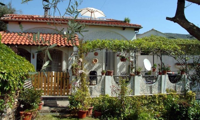 Vasia Apartment | Quiet apartment with a very large roof terrace, sea view, internet