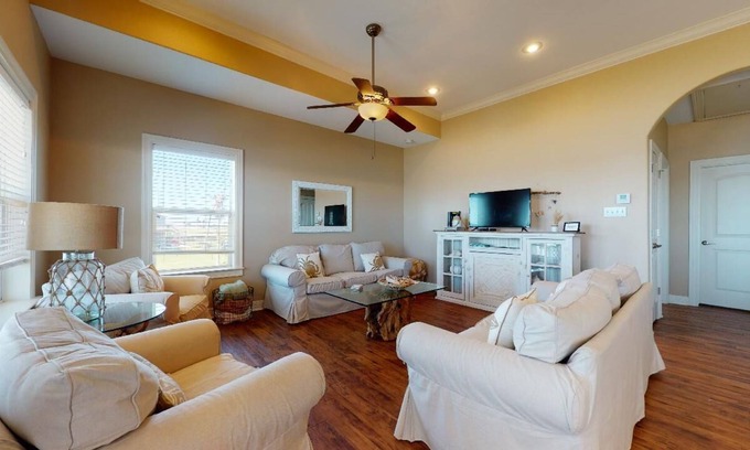 Galveston House | Quiet area of the beach, AMAZING VIEW & close to the ferry !