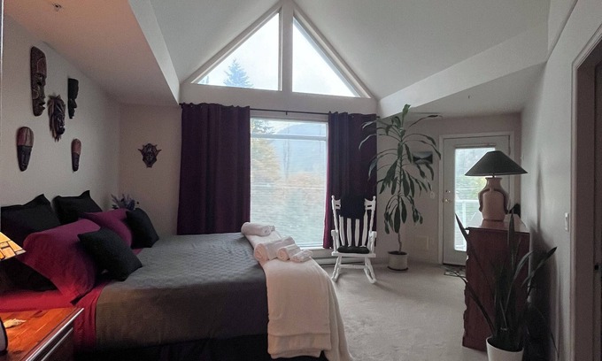 Harrison Hot Springs Condo | Quiet Beach front Condo - Beautiful views - Family or Couple orientated