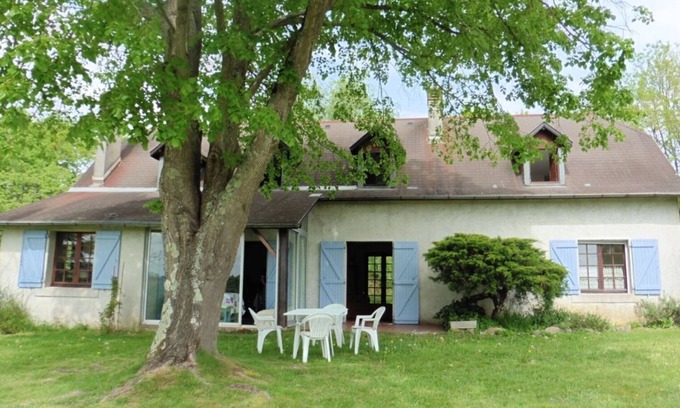Laa-Mondrans House | Quiet Béarnaise house, view of the Pyrenees, 2km from Orthez (12,000 inhabitants)