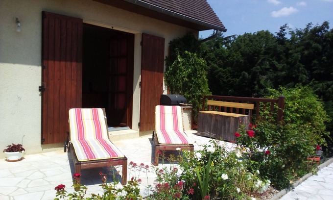 Amaye-sur-Orne Bed & Breakfast | Quiet bed and breakfast with terrace