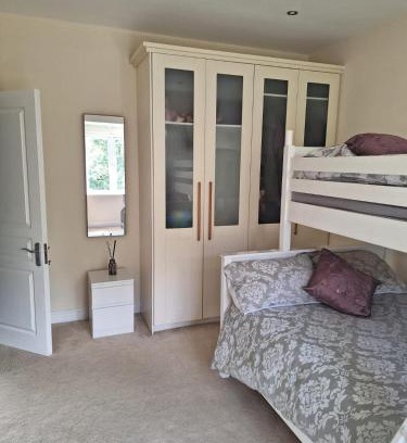 Malahide Apartment | Quiet & Bright Room