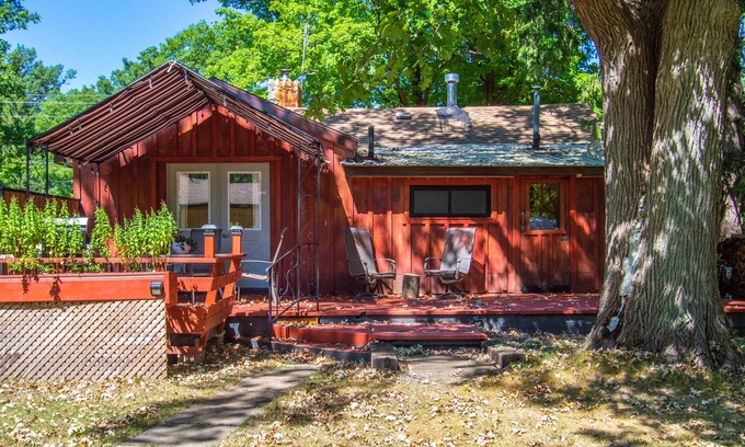 Fort Erie Cabin | Quiet cabin 12 minutes from Crystal Beach - enjoy the beach, not the crowds!