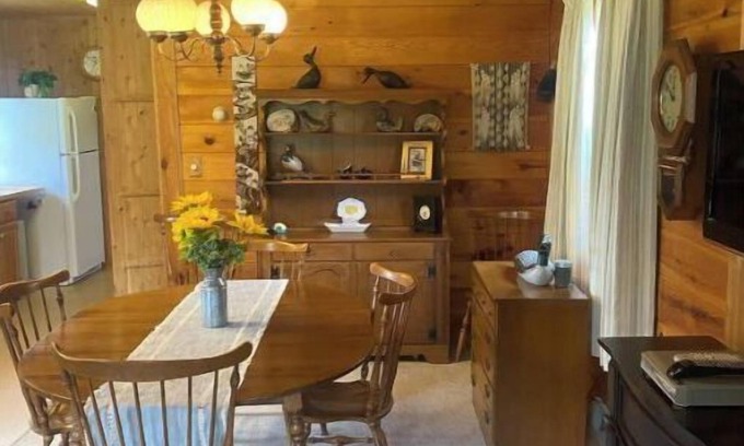 Iron Mountain Other | Quiet Cabin in the UP