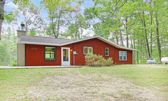 Chase Cabin | Quiet Cabin Setting on small rivern