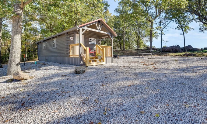 Caledonia Cabin | Quiet Caledonia Cabin: 18 Mi to Council Bluff Lake