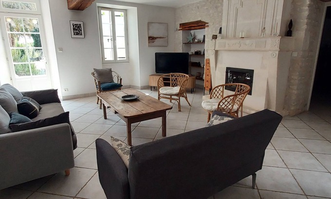 Chaniers House | Quiet Charente house with private pool