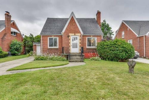 Cheektowaga House | Quiet Cheektowaga Retreat 23 Mi to Niagara Falls!