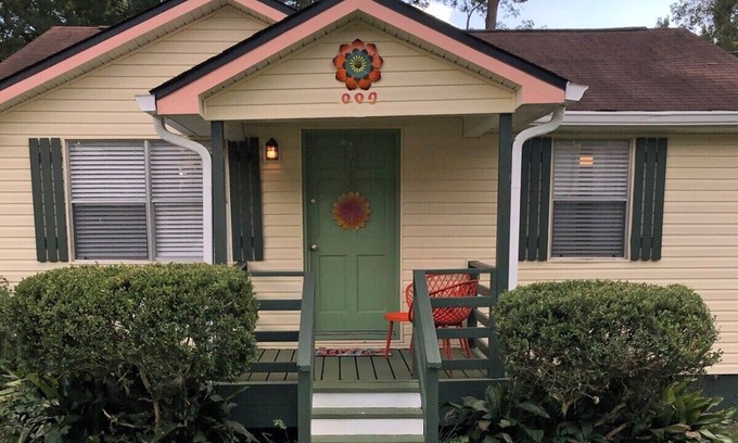 Old Town House | Quiet-Clean-Cottage-Dogs Kitchen