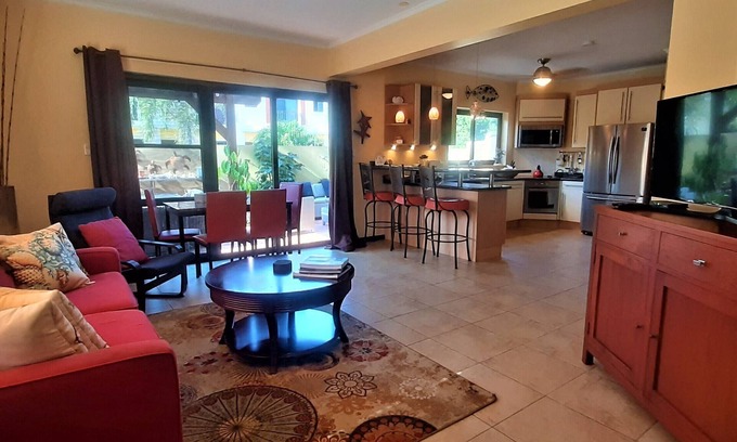 Gold Coast House | Quiet, Clean & Modern Townhouse at Gold Coast with 'Welcome Breakfast kit' incl.