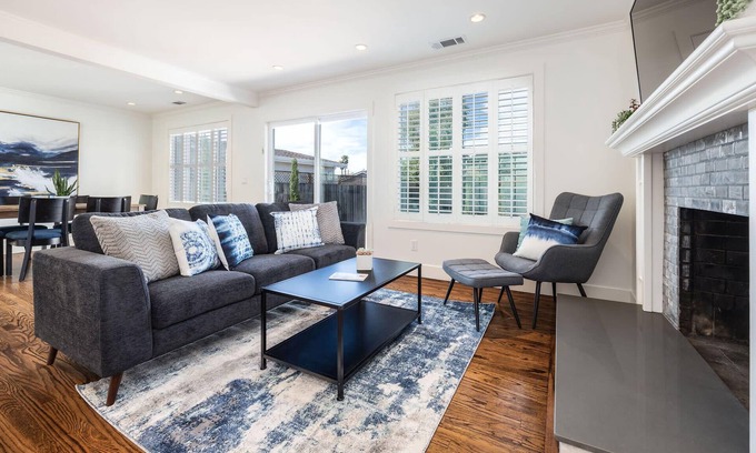 Linda Mar House | Quiet Coastal Get Away Home - just blocks from Ocean, Beach and Restaurants