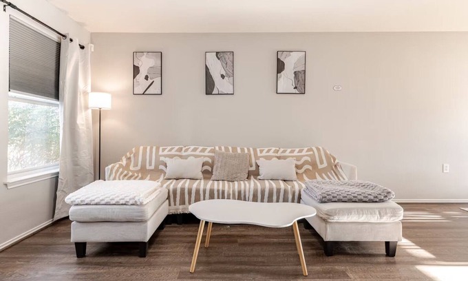 Mckinney Park East House | Quiet Comfort-Parking & Patio WiFi WD