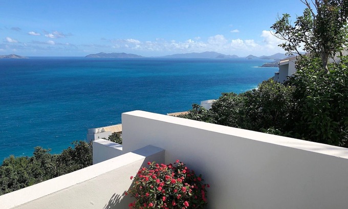 Rosendal Condo | Quiet & Comfortable 2 Bedroom Condo with Beautiful Panoramic Down Island Views