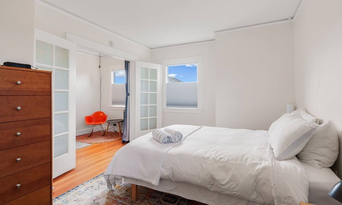 Upper Telegraph House | Quiet, Comfortable, Clean. Turnkey & Easy Access to SF, Berkeley, Oakland