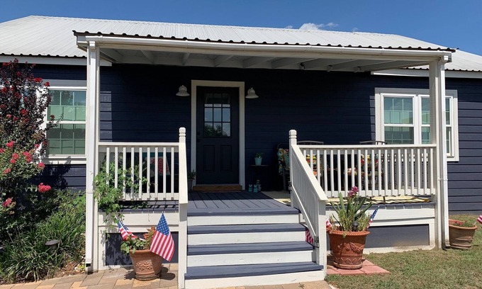 Pine Island Cottage | Quiet Comfortable Country Cottage Retreat