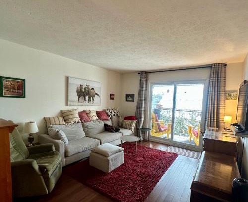 Sherbrooke Apartment | Quiet, comfortable great location 2 bedroom