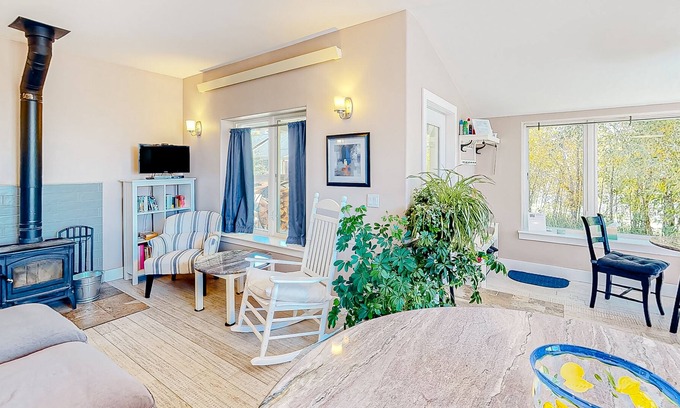 Gunnison House | Quiet, comfortable home with unbeatable location, fireplace, patio & WiFi