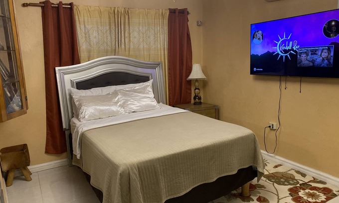 Eastwood Park Apartment | Quiet, Comfortable centrally located studio apt