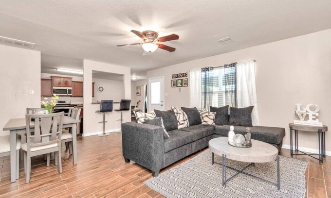 Southeast Houston House | Quiet Comfy Home near Hobby Airport