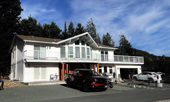 Gold River Apartment | Quiet corner on Burman
