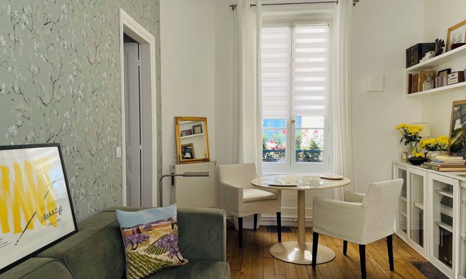 Faubourg-du-Roule Apartment | Quiet & cosy 1 bedroom flat (40m2) nestled in a private courtyard. Metro Ternes.