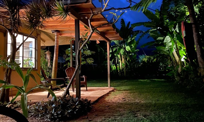 Waimanalo Cottage | Quiet Cottage a Block from the Beach