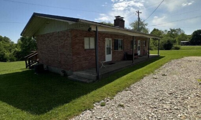 Glouster Cottage | Quiet Cottage located in the heart of Burr Oak State Park - #4