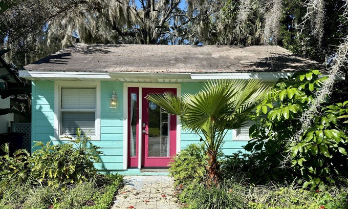Sebring Cottage | Quiet cottage near Sebring Raceway, golf courses, public beaches, and downtown