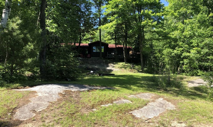 Novar Cottage | Quiet Cottage on Private Lake in Muskoka - Pets Stay Free!