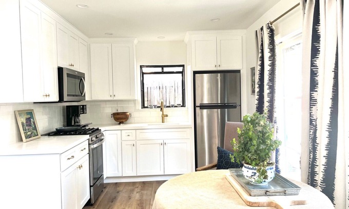 Carmel Cottage | Quiet Cottage in Carmel, near Barnyard