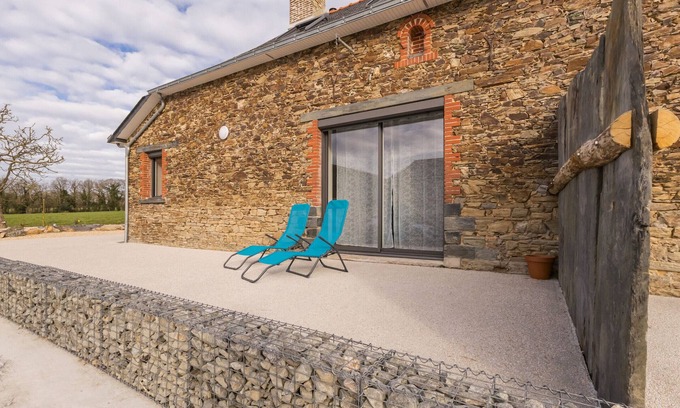 Nort-sur-Erdre Cottage | Quiet cottage with terrace, near Nantes