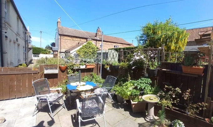 Seaton Cottage | Quiet country cottage convenient for East coast beaches and old town of Beverley