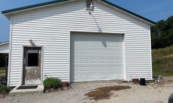 Wallingford House | Quiet Country home, Pet friendly