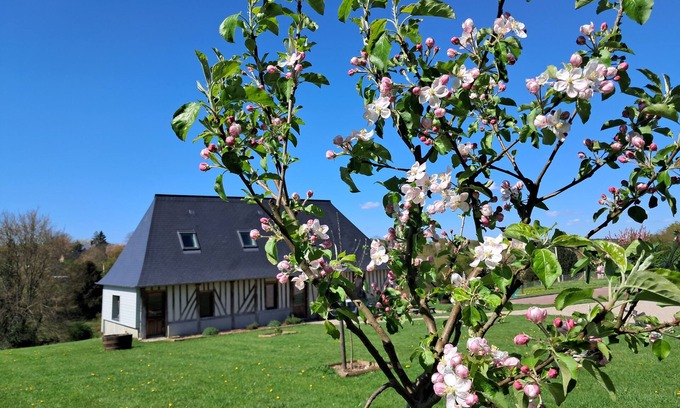 Pont-Audemer - Val de Risle Cottage | Quiet country house overlooking the valley