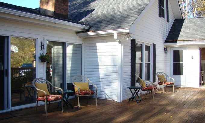 Mint Hill House | Quiet country living inside the Queen City.