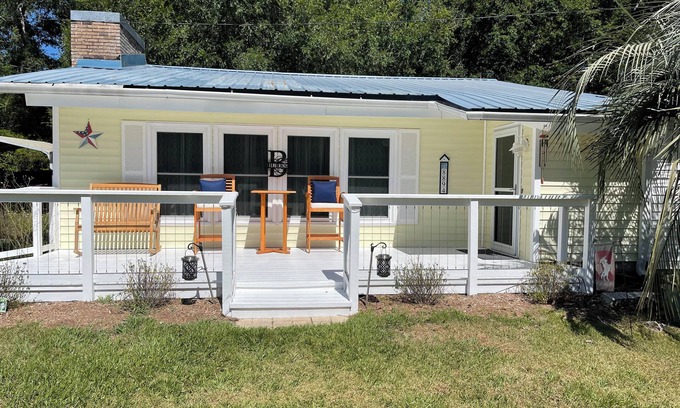 Monticello House | Quiet Country Retreat with a pool!