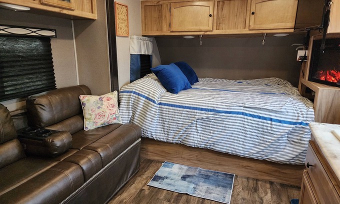 Faulkner County House | Quiet country setting!