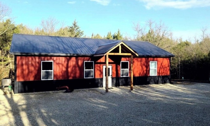 Chapman House | Quiet country setting minutes from Milford Lake