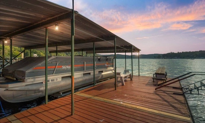 Camdenton House | Quiet Cove, Private Dock, Fishing, Swimming, Boat Slip & Kayaks