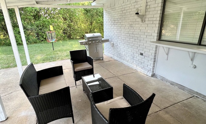 Bedford House | Quiet, cozy 4 bedroom home, high speed internet