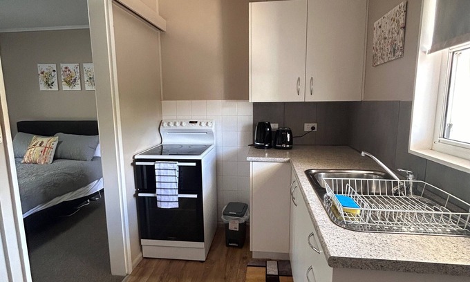 Canowindra Apartment | Quiet Cozy ApartmentnnEntire Kitchen n 1 Queen Bed, 1 Bathroom nCanowindra