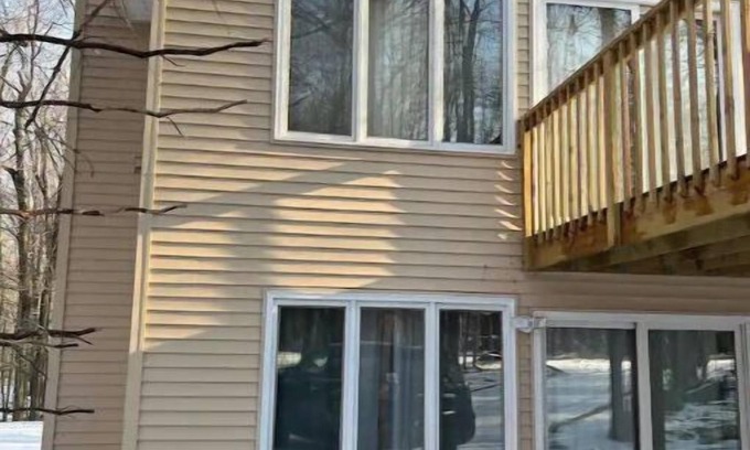 Gouldsboro Cabin | Quiet & Cozy Cabin In The Poconos Mntn w/lots of community amneties Pet-friendly