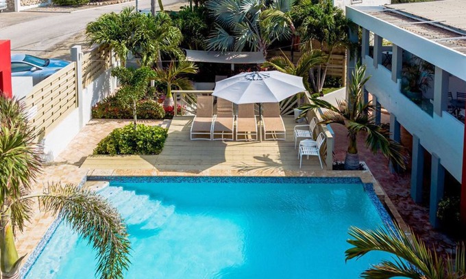 Boegoeroei Apartment | Quiet, Cozy & Central ~ Close to the Beach ~ Pool!