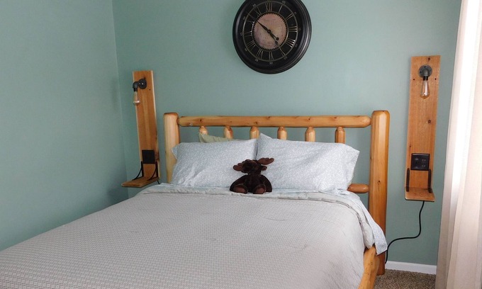 Kingsley Cottage | Quiet, Cozy Cottage moments from downtown Traverse City, hiking, ski, water