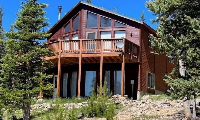 Valley of the Sun Cabin | Quiet, Cozy Modern Mountain, Family Friendly Home w/Game room - Puma's Den