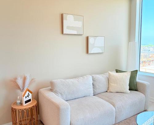 Glen Abbey Apartment | Quiet & Cozy Oasis in the Heart of Oakville Uptown