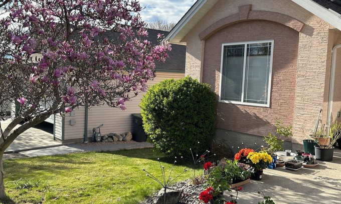 Brighton House | Quiet & cozy private suites 2 bedroom/3beds/1 bathroom separated entrance