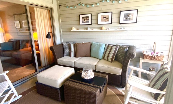 Seabrook Island Condo | Quiet cozy villa overlooking tennis walk to pool